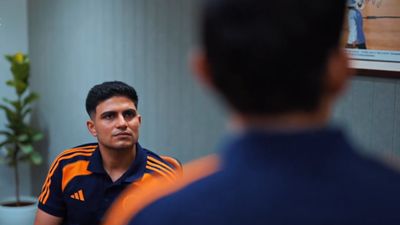 शुभमन गिल क्या प्रेस कॉन्फ्रेंस से पहले घबराए हुए थे? मीडिया का सामना करने से पहले टीम इंडिया के कप्तान की ऐसी थी हालत, सामने आया Video SportsTak Hindi