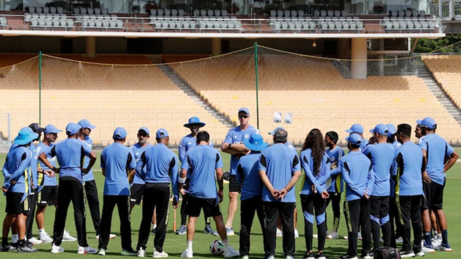 17 की उम्र में 147 की स्पीड से बॉलिंग कर इस भारतीय ने फैलाई सनसनी, अब इंग्लैंड में तबाही मचाने को तैयार, टेस्ट में अंग्रेजों पर बरसेगा कहर! 17 की उम्र में 147 की स्पीड से बॉलिंग कर इस भारतीय ने फैलाई सनसनी, अब इंग्लैंड में तबाही मचाने को तैयार, टेस्ट में अंग्रेजों पर बरसेगा कहर!