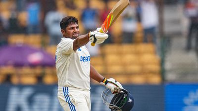 IND vs ENG: सरफराज खान का सेलेक्टर्स को करारा जवाब, इंग्लैंड में ठोका शतक, टेस्ट सीरीज से पहले 76 गेंदों में खेली तूफानी पारी Sarfaraz Khan