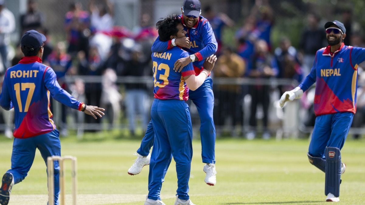 विकेट का जश्न मनाते नेपाल के खिलाड़ी