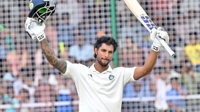 इंग्लैंड में चार मैच खेलने के लिए टीम से जुड़े तिलक वर्मा, मुकाबले से ठीक पहले बड़ा ऐलान SportsTak Hindi