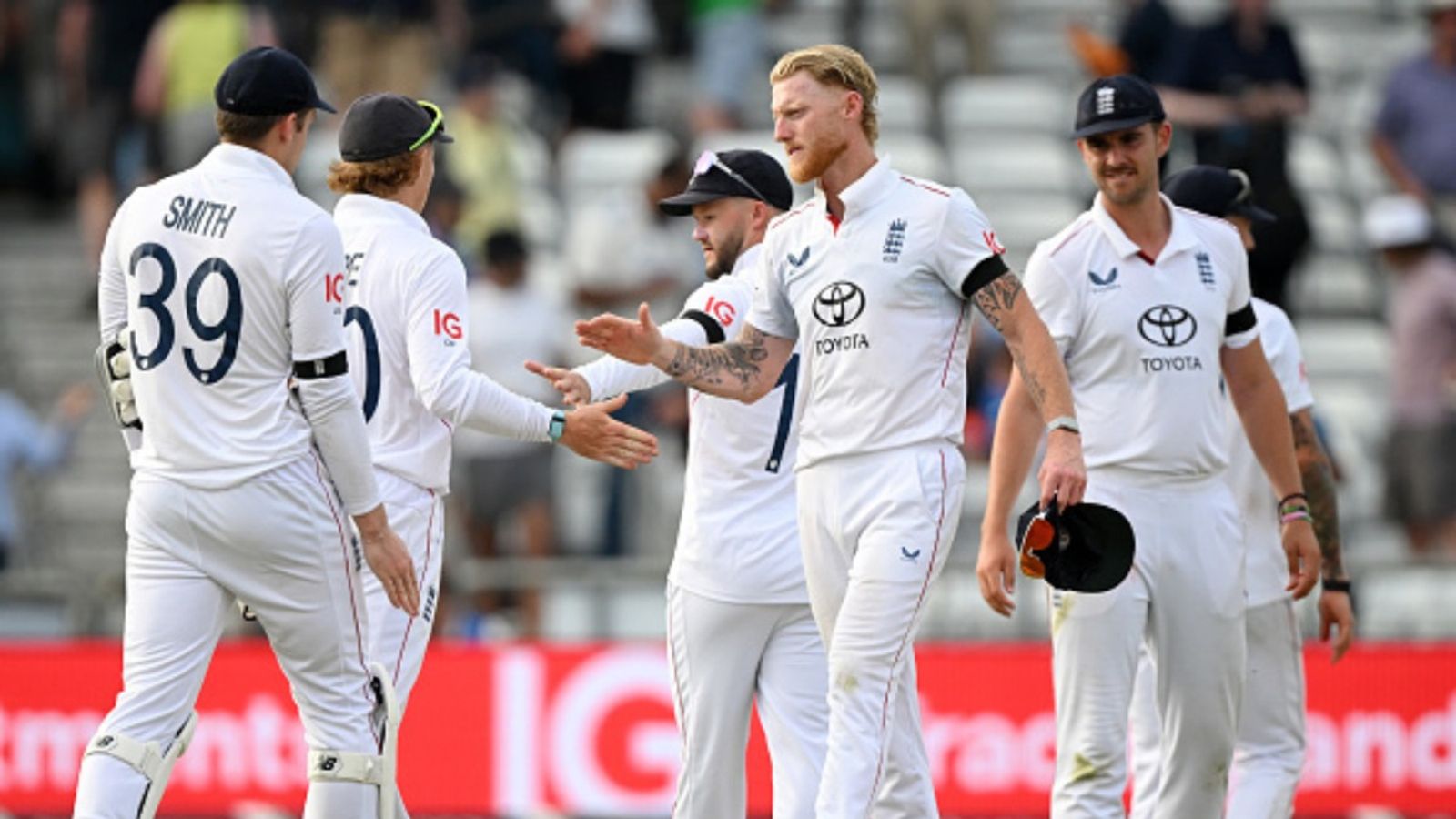 IND vs ENG: भारत से पिटाई के बीच इंग्लैंड के लिए अच्छी खबर! 150 की स्पीड वाला बॉलर वापसी को तैयार, इस टेस्ट में आएगा नज़र! IND vs ENG: भारत से पिटाई के बीच इंग्लैंड के लिए अच्छी खबर! 150 की स्पीड वाला बॉलर वापसी को तैयार, इस टेस्ट में आएगा नज़र!