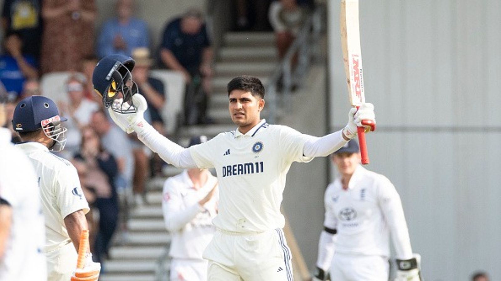 शुभमन गिल ने जिस बैट से जड़ा शतक उसके पीछे है स्पेशल कहानी, इंस्टाग्राम पर VIDEO वायरल, टूट चुका था बल्ला शुभमन गिल ने जिस बैट से जड़ा शतक उसके पीछे है स्पेशल कहानी, इंस्टाग्राम पर VIDEO वायरल, टूट चुका था बल्ला