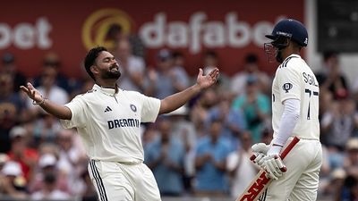 'मैं वैसे नहीं मारता', शुभमन गिल ने ऋषभ पंत को किया ट्रोल, विकेटकीपर ने दिया तगड़ा जवाब SportsTak Hindi