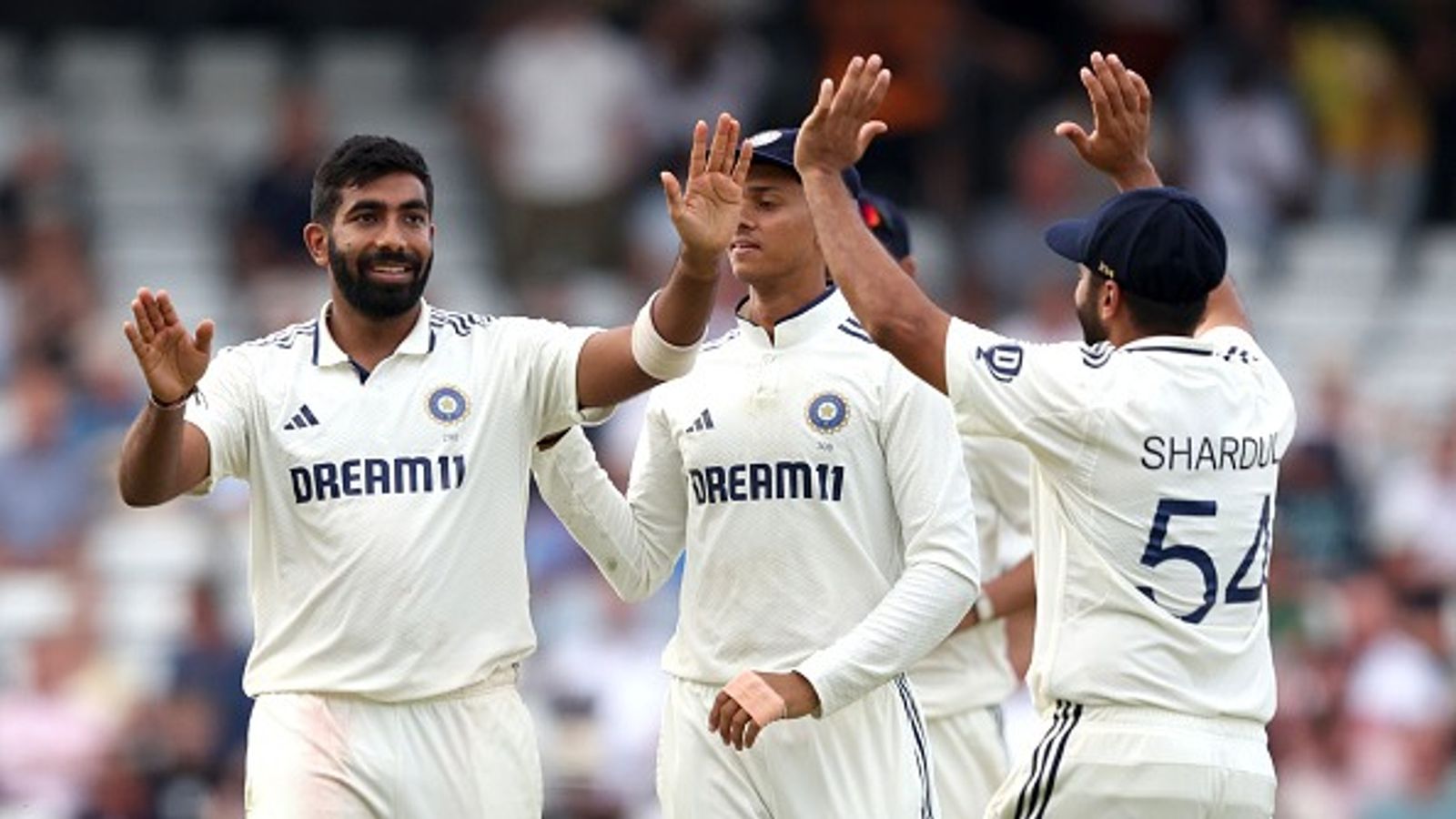 'बुमराह और बाकी भारतीय गेंदबाजों के बीच काफी गैप है', दिनेश कार्तिक ने बताई टीम इंडिया की सबसे बड़ी कमी विकेट लेने के बाद जश्न मनाते जसप्रीत बुमराह