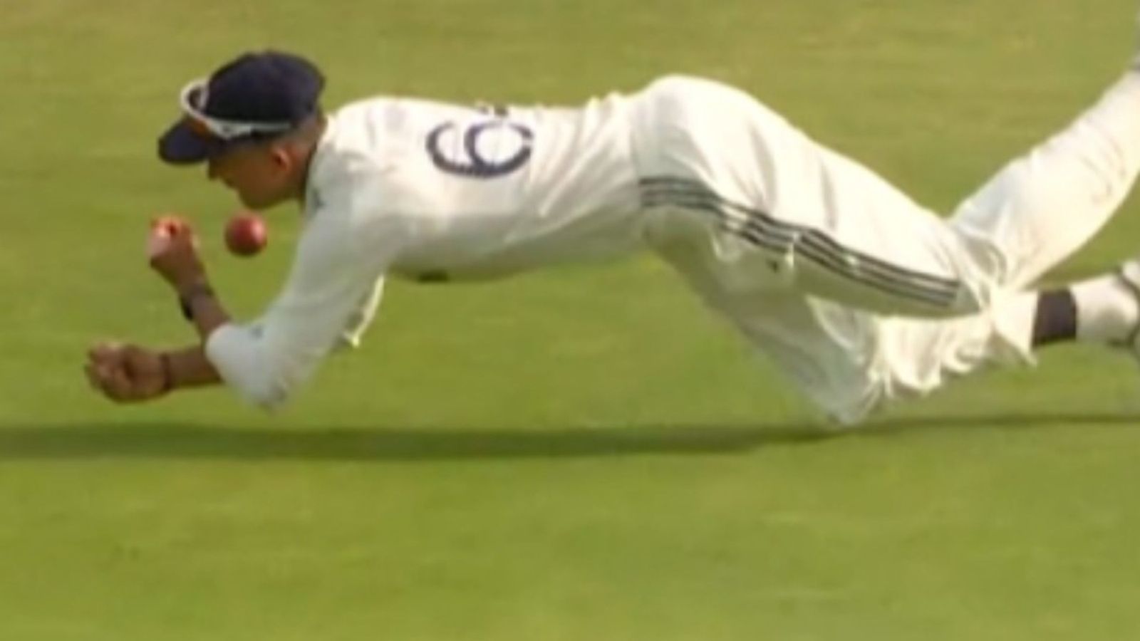 इंग्लैंड के शतकवीर यशस्वी जायसवाल को सुनील गावस्कर ने जमकर लताड़ा, कहा - मुझे नहीं लगता उनको फील्डिंग... इंग्लैंड के सामने मैच के दौरान यशस्वी जायसवाल से छूटा कैच