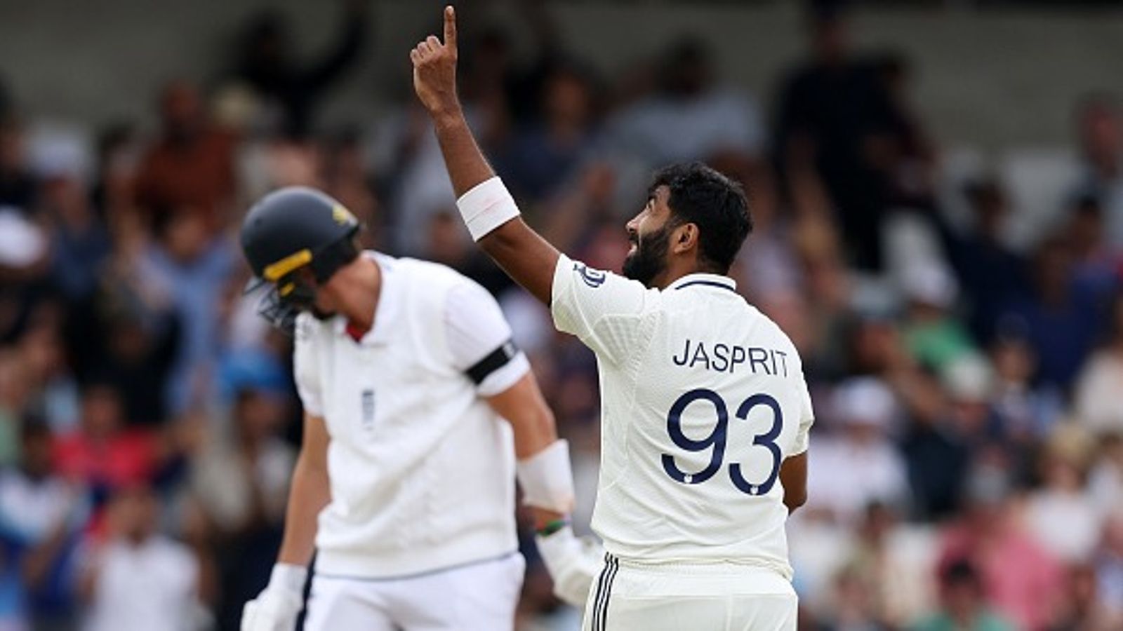 'वह मेरा तो दो गेंदों में ही काम तमाम कर देते', हेडिंग्ले टेस्ट में जसप्रीत बुमराह के कहर को देख कांपा इंग्लैंड का स्टार, बताया क्यों भारतीय गेंदबाज का एक्शन खतरनाक है? 'वह मेरा तो दो गेंदों में ही काम तमाम कर देते', हेडिंग्ले टेस्ट में जसप्रीत बुमराह के कहर को देख कांपा इंग्लैंड का स्टार, बताया क्यों भारतीय गेंदबाज का एक्शन खतरनाक है?