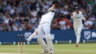 दुनिया का सबसे लकी बल्लेबाज! इंग्लिश खिलाड़ी के टेस्ट में 12 महीने में छूटे 13 कैच, ठोके 4 शतक-5 फिफ्टी, भारत को भी किया तंग SportsTak Hindi