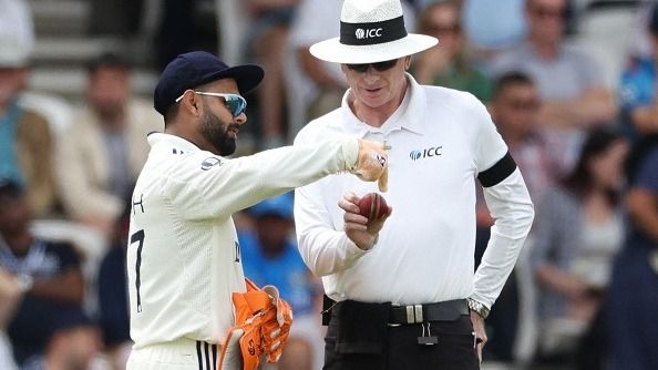 ऋषभ पंत को हेडिंग्‍ले टेस्‍ट के बीच ICC ने दिया झटका, भारतीय स्‍टार को लगातार दूसरा शतक ठोकने के बाद मिली सजा