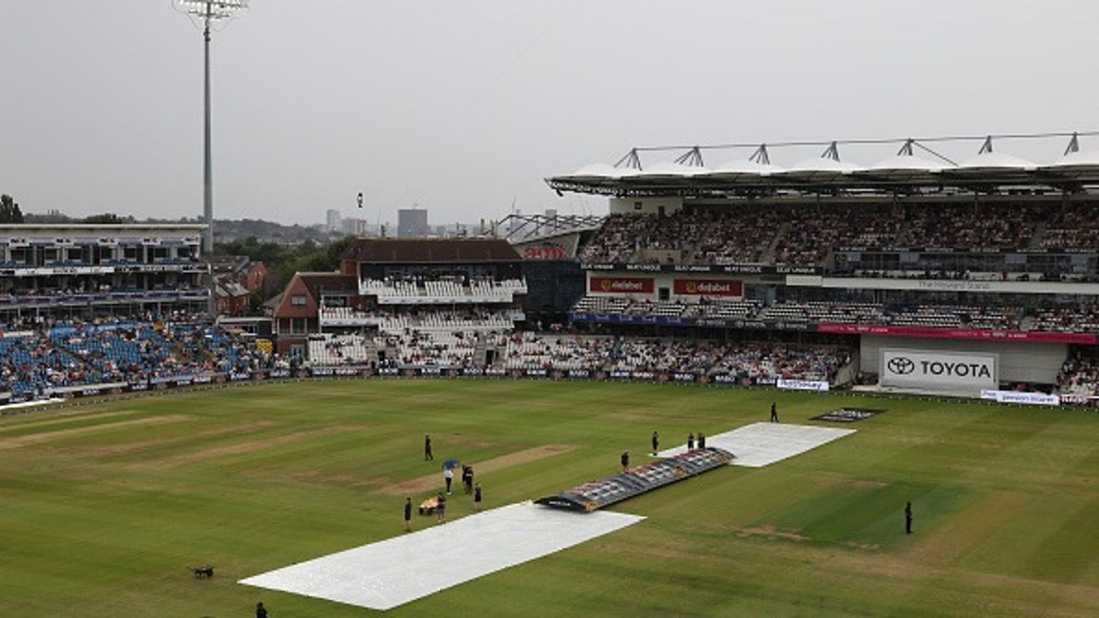 IND vs ENG: आखिरी दिन लीड्स में हो सकती है झमाझम बारिश, इंग्लैंड या भारत, किसका होगा नुकसान? जानें खराब मौसम से कौन डरा IND vs ENG: आखिरी दिन लीड्स में हो सकती है झमाझम बारिश, इंग्लैंड या भारत, किसका होगा नुकसान? जानें खराब मौसम से कौन डरा