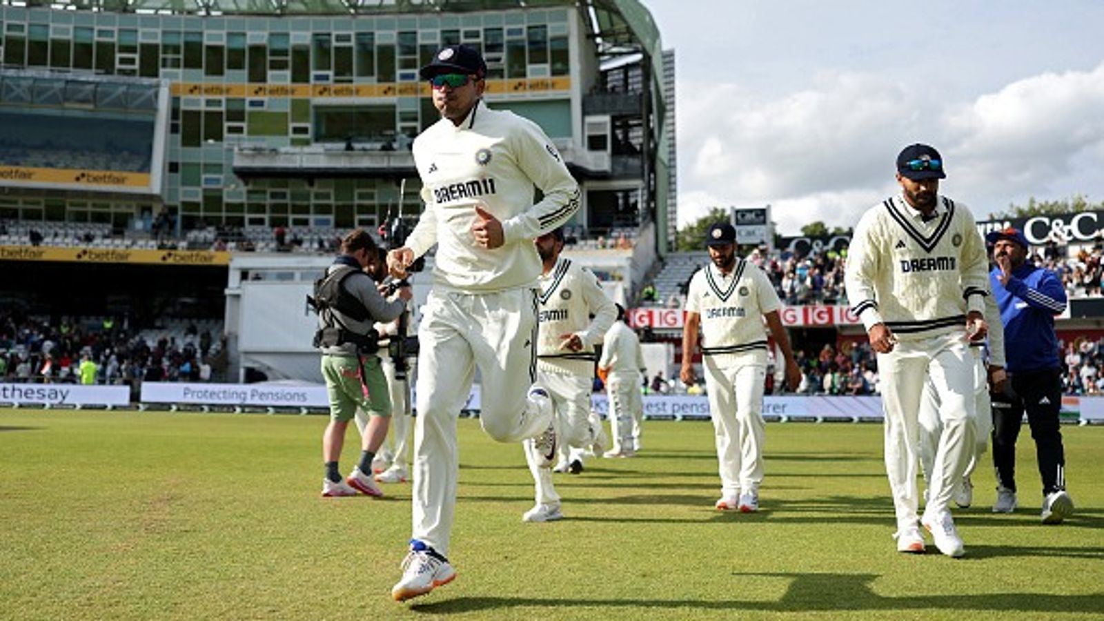 क्या शुभमन गिल की सेना 23 साल बाद हेडिंग्ले में गाड़ेगी झंडा? जानें पिछली बार लीड्स में कब और कैसे जीता था भारत क्या शुभमन गिल की सेना 23 साल बाद हेडिंग्ले में गाड़ेगी झंडा? जानें पिछली बार लीड्स में कब और कैसे जीता था भारत