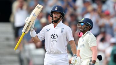 Ben Duckett ने शतक ठोककर छीना टीम इंडिया का चैन, 15 साल बाद किसी इंग्लिश ओपनर ने किया ऐसा कमाल, बनाए ये रिकॉर्ड SportsTak Hindi