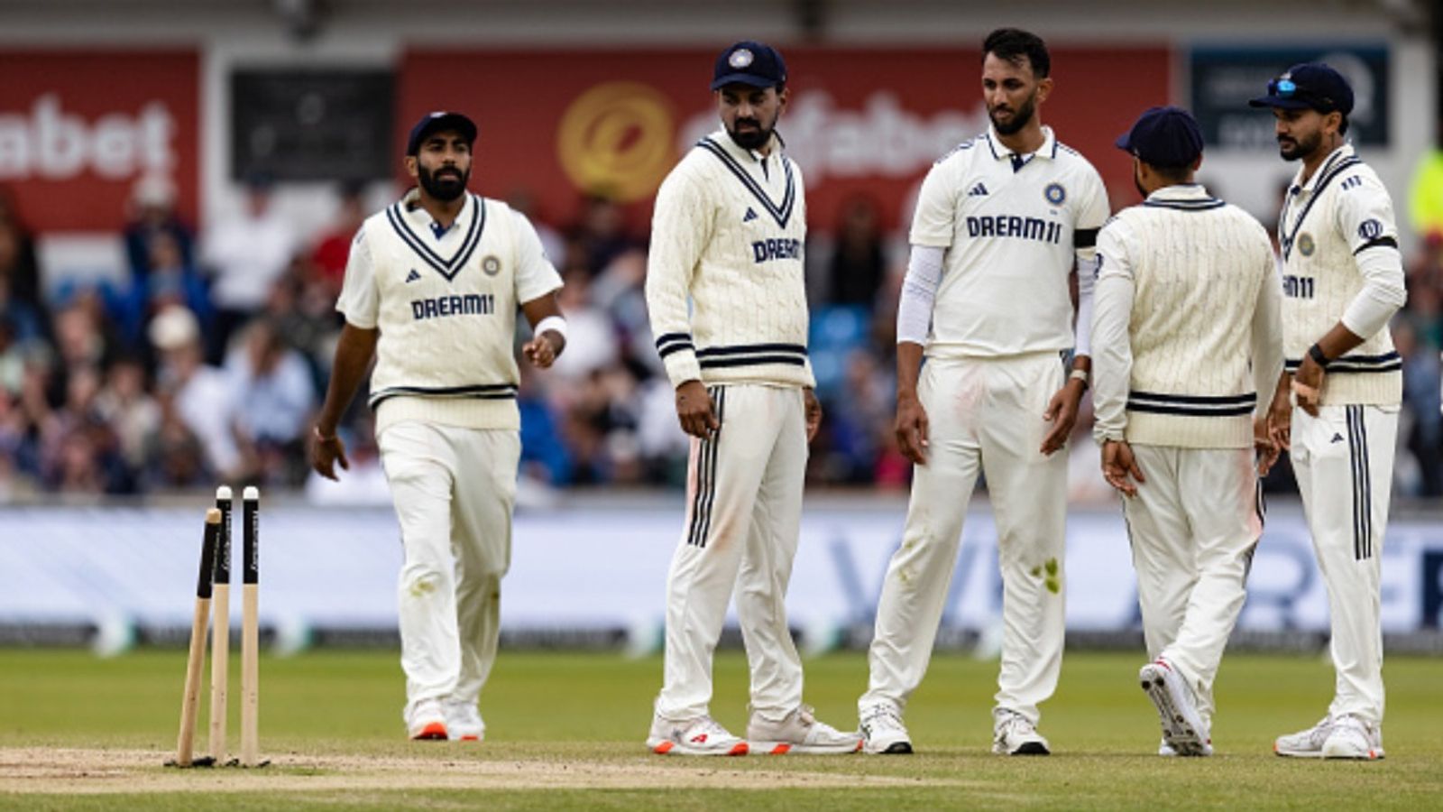 IND vs ENG: भारत को 5 शतक और 835 रन बनाने के बाद भी मिली हार, इंग्लैंड ने 371 का लक्ष्य हासिल कर दर्ज की रिकॉर्डतोड़ जीत, सीरीज में 1-0 से आगे IND vs ENG: भारत को 5 शतक और 835 रन बनाने के बाद भी मिली हार, इंग्लैंड ने 371 का लक्ष्य हासिल कर दर्ज की रिकॉर्डतोड़ जीत, सीरीज में 1-0 से आगे