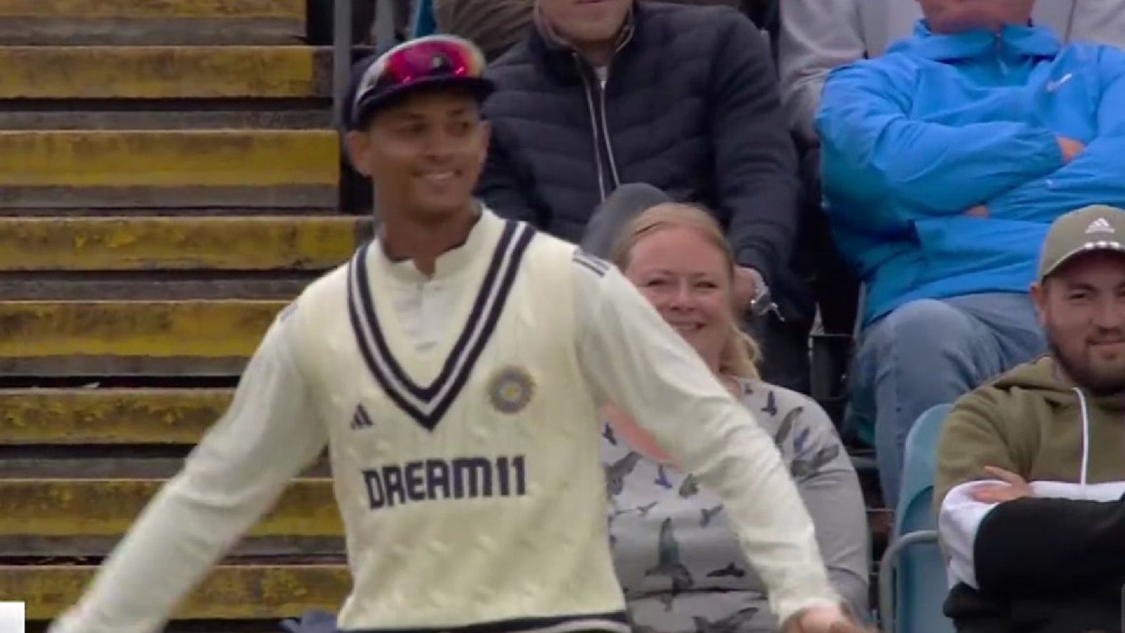 भारतीय टीम हार रही थी और बाउंड्री पर खड़े होकर नाच रहे थे यशस्वी जायसवाल, फैंस ने किया ट्रोल, कहा- रोहित शर्मा होते तो इसको... भारतीय टीम हार रही थी और बाउंड्री पर खड़े होकर नाच रहे थे यशस्वी जायसवाल, फैंस ने किया ट्रोल, कहा- रोहित शर्मा होते तो इसको...