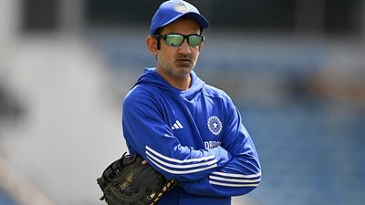 IND vs ENG: 'तीन और शतक लगे थे', ऋषभ पंत के दो शतक को लेकर सवाल पर भड़के कोच गंभीर, बोले- पर्सनल उपलब्धियां मायने नहीं रखती SportsTak Hindi