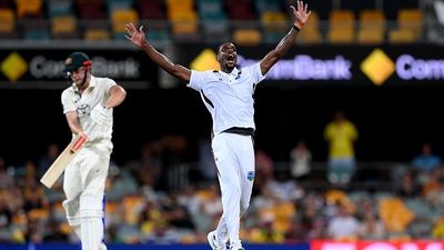 WI vs AUS: अंपायर्स ने दो दिन के अंदर लिए पांच बवाली फैसले, वेस्टइंडीज-ऑस्ट्रेलिया के बीच पहले टेस्ट में मचा हंगामा SportsTak Hindi