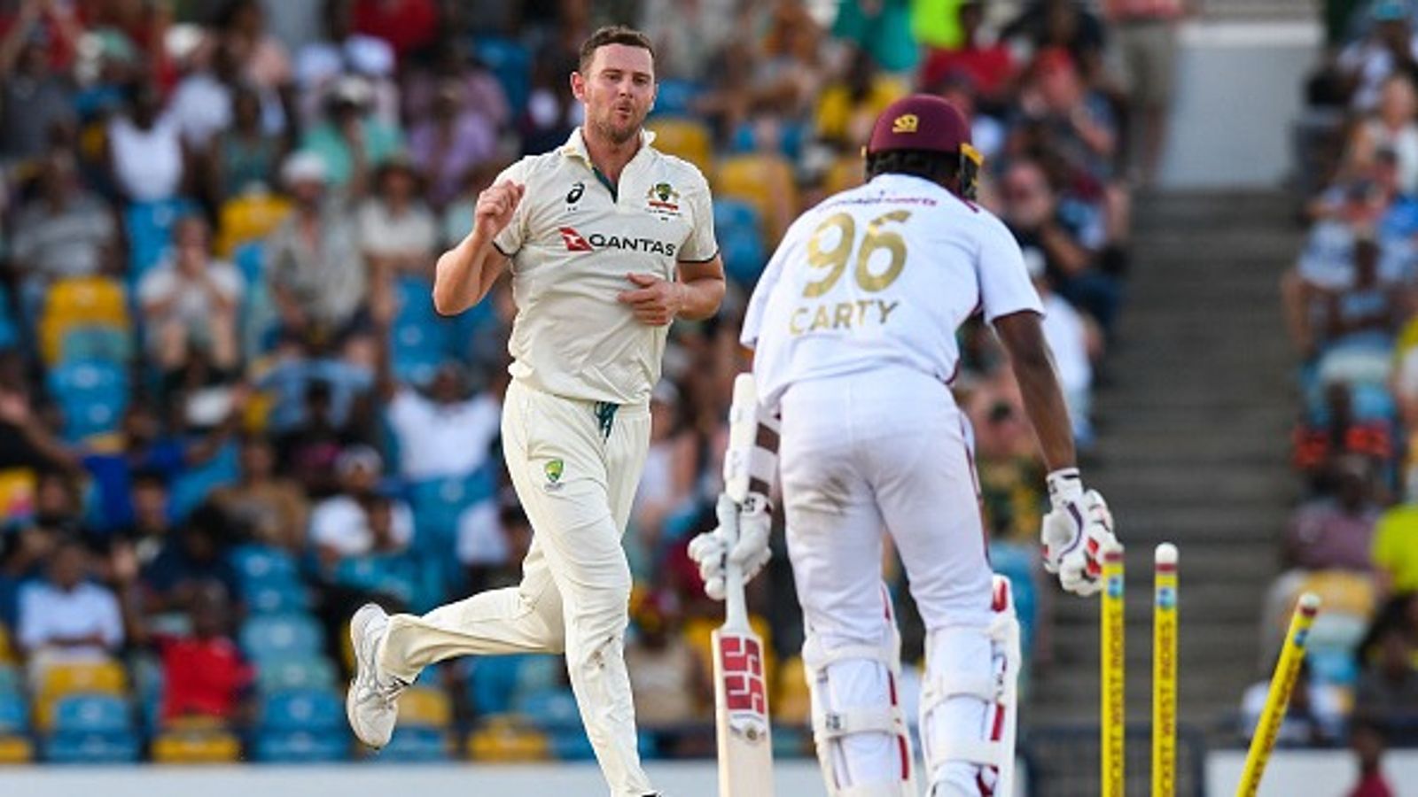 WI vs AUS : जोश हेजलवुड के कहर से अपने घर में कांपी वेस्टइंडीज, ऑस्ट्रेलिया ने 159 रन से जीता पहला टेस्ट वेस्टइंडीज के केसी कार्टी को बोल्ड करने के बाद जोश हेजलवुड