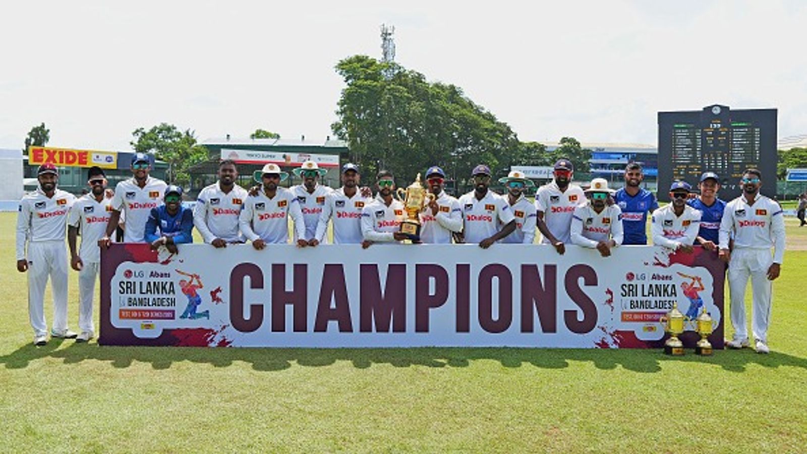 SL vs BAN : निसांका के शतक और जयसूर्या के 'पंजे' में फंसा बांग्लादेश, श्रीलंका ने पारी और 78 रन से जीत के साथ टेस्ट सीरीज पर जमाया कब्ज़ा बांग्लादेश के सामने टेस्ट सीरीज जीत के बाद श्रीलंका की टीम