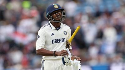 IND vs ENG : बर्मिंघम टेस्ट मैच से शुभमन गिल के साथी का कट सकता है पत्ता, पूर्व भारतीय विकेटकीपर ने कहा - करुण नायर को अब... Sai Sudharsan