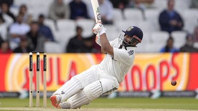 ऋषभ पंत को दूसरा जीवन देने वाले डॉक्टर को क्रिकेटर पर आया गुस्सा, समरसॉल्ट से जुड़ा है मामला, बोले- उसे ये... SportsTak Hindi