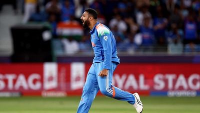 न विराट कोहली न रोहित शर्मा, वरुण चक्रवर्ती ने चुनी ड्रीम टी20 XI, भारत के सिर्फ तीन खिलाड़ियों को किया शामिल SportsTak Hindi