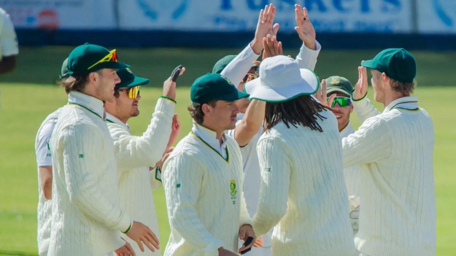 ZIM vs SA: साउथ अफ्रीका ने जिम्बाब्वे को 328 रन से रौंदा, चखाया सबसे बड़ी हार का स्वाद, लगातार 9 टेस्ट जीतकर रिकॉर्ड किया बराबर ZIM vs SA: साउथ अफ्रीका ने जिम्बाब्वे को 328 रन से रौंदा, चखाया सबसे बड़ी हार का स्वाद, लगातार 9 टेस्ट जीतकर रिकॉर्ड किया बराबर