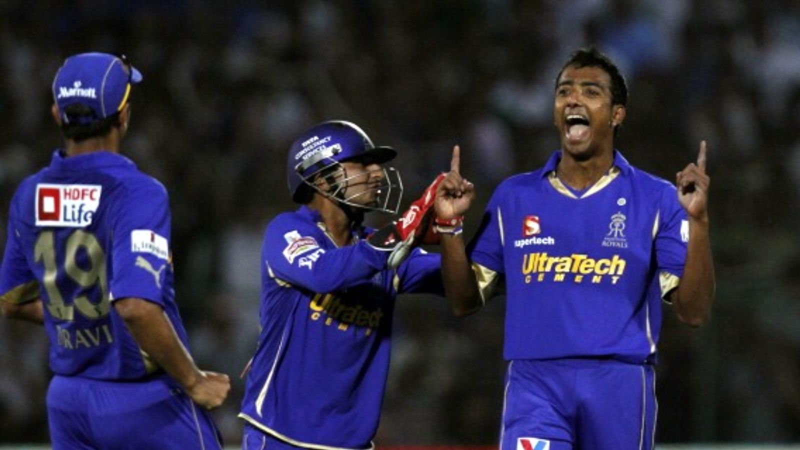 IPL पर दाग लगाने वाला राजस्थान रॉयल्स का पूर्व गेंदबाज बना मुंबई टीम का हेड कोच, स्पॉट फिक्सिंग के आरोप में लगा था बैन IPL पर दाग लगाने वाला राजस्थान रॉयल्स का पूर्व गेंदबाज बना मुंबई टीम का हेड कोच, स्पॉट फिक्सिंग के आरोप में लगा था बैन