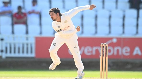 इशान किशन ने काउंटी में की इस पूर्व भारतीय क्रिकेटर की कॉपी, 6 गेंदों में अलग अलग एक्शन से डाली गेंद, VIDEO