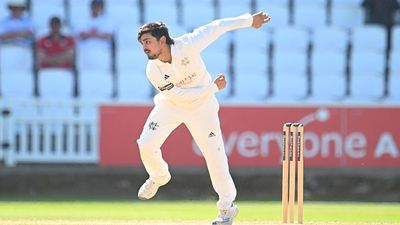 इशान किशन ने काउंटी में की इस पूर्व भारतीय क्रिकेटर की कॉपी, 6 गेंदों में अलग अलग एक्शन से डाली गेंद, VIDEO SportsTak Hindi