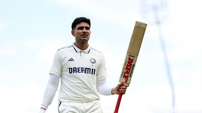 शुभमन गिल ने इंग्लैंड के खिलाफ एजबेस्टन में कर दिया धमाका, दोहरा शतक ठोक अंग्रेजों की तोड़ी कमर, गावस्कर- द्रविड़ की बराबरी SportsTak Hindi