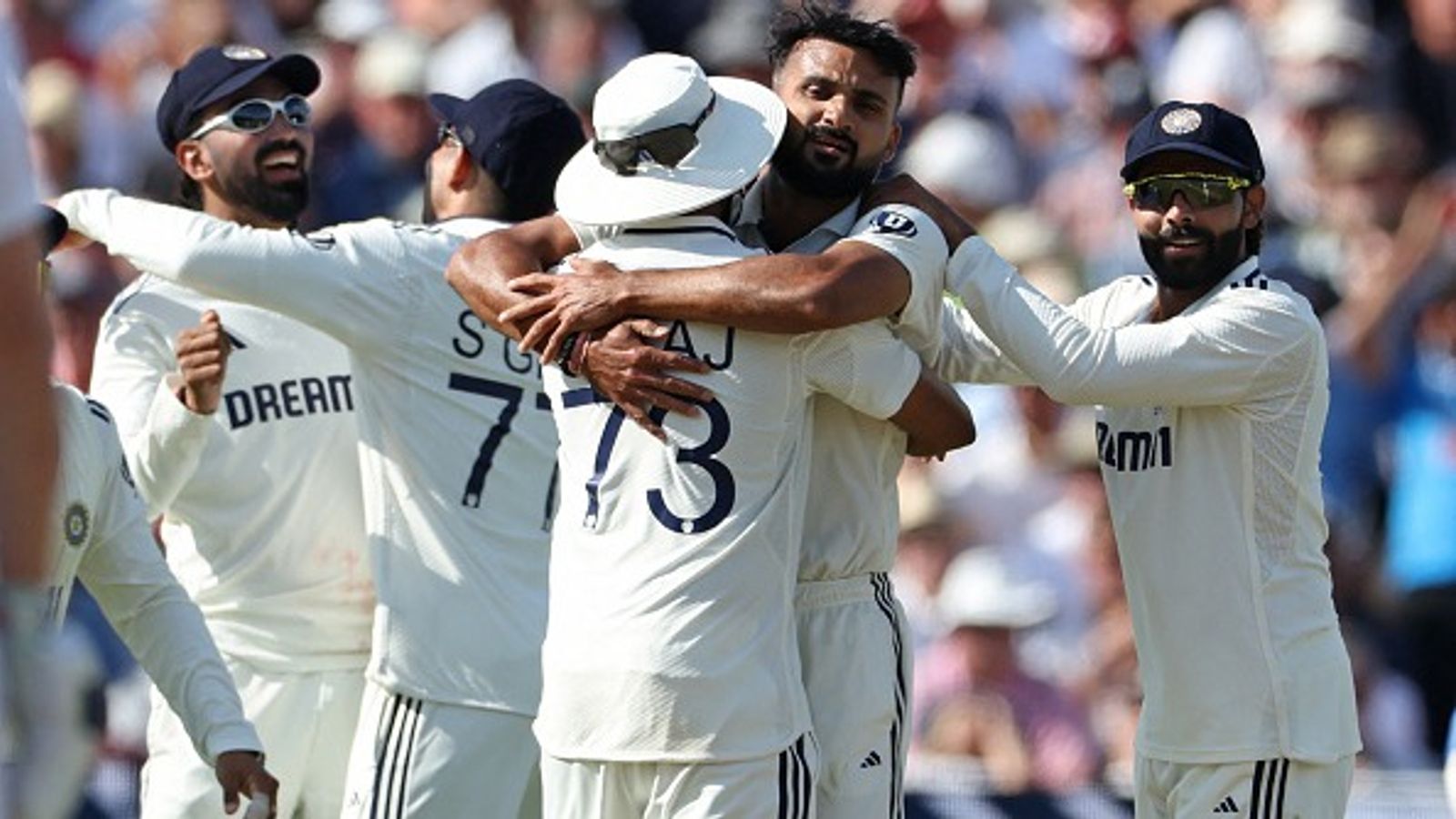 IND VS ENG: भारत ने अंग्रेजों को दूसरे दिन बैकफुट पर ढकेला, पहले बनाए 587 रन फिर आकाश- सिराज ने मिलकर उखाड़े तीन विकेट, 510 रन से पीछे इंग्लैंड IND VS ENG: भारत ने अंग्रेजों को दूसरे दिन बैकफुट पर ढकेला, पहले बनाए 587 रन फिर आकाश- सिराज ने मिलकर उखाड़े तीन विकेट, 510 रन से पीछे इंग्लैंड