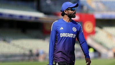 IND vs ENG: रवींद्र जडेजा को एजबेस्टन टेस्ट के दूसरे दिन क्यों तोड़नी पड़ी BCCI की नई गाइडलाइंस? भारतीय ऑलराउंडर ने बताई वजह SportsTak Hindi