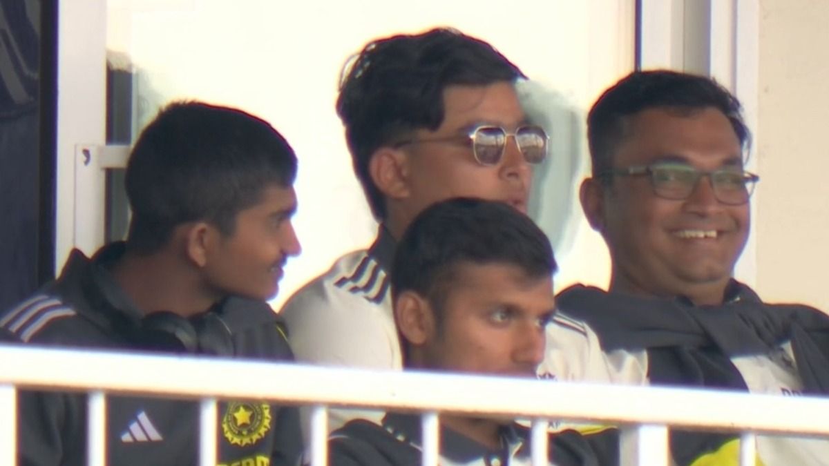 एजबेस्टन टेस्ट देखने पहुंचे सूर्यवंशी समेत अंडर 19 भारतीय टीम के सितारे, वीवीएस लक्ष्मण ने किया बंदोबस्त, वैभव बोले- सबका सपना..., देखिए Video