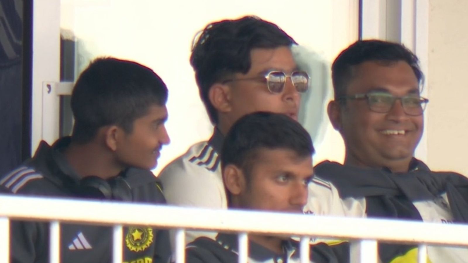 एजबेस्टन टेस्ट देखने पहुंचे सूर्यवंशी समेत अंडर 19 भारतीय टीम के सितारे, वीवीएस लक्ष्मण ने किया बंदोबस्त, वैभव बोले- सबका सपना..., देखिए Video एजबेस्टन टेस्ट देखने पहुंचे सूर्यवंशी समेत अंडर 19 भारतीय टीम के सितारे, वीवीएस लक्ष्मण ने किया बंदोबस्त, वैभव बोले- सबका सपना..., देखिए Video