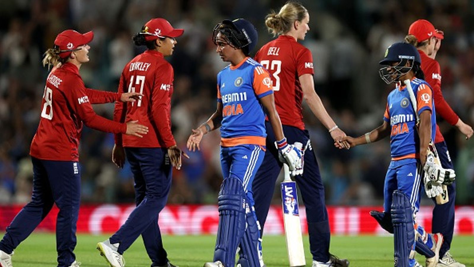 IND vs ENG: डंकले और डैनी व्याट की फिफ्टी के दम पर इंग्लैंड ने पांच रन से जीता तीसरा T20 मैच, भारत का सीरीज पर कब्जा जमाने का बढ़ा इंतजार IND vs ENG: डंकले और डैनी व्याट की फिफ्टी के दम पर इंग्लैंड ने पांच रन से जीता तीसरा T20 मैच, भारत का सीरीज पर कब्जा जमाने का बढ़ा इंतजार