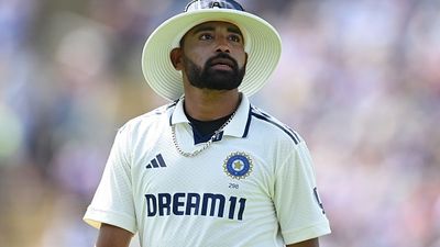 मोहम्मद सिराज को अकेले देख क्यों कांपने लगते हैं बल्लेबाज? बुमराह- शमी के बिना हो जाते हैं ज्यादा खतरनाक, गवाही देते हैं आंकड़े SportsTak Hindi