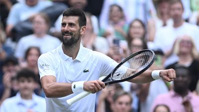 Wimbledon 2025 : नोवाक जोकोविच ने विंबलडन में जड़ा स्पेशल 'शतक', ऐसा करने वाले बने दुनिया के तीसरे खिलाड़ी Former Wimbledon Champion states Novak Djokovic just sent a clear message to Jannik Sinner ahead of potential clash