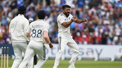 आकाश दीप की तूफानी गेंदबाजी ने बढ़ाई टीम इंडिया की टेंशन? जानें बुमराह की वापसी से लॉर्ड्स टेस्ट में किसका कटेगा पत्ता SportsTak Hindi