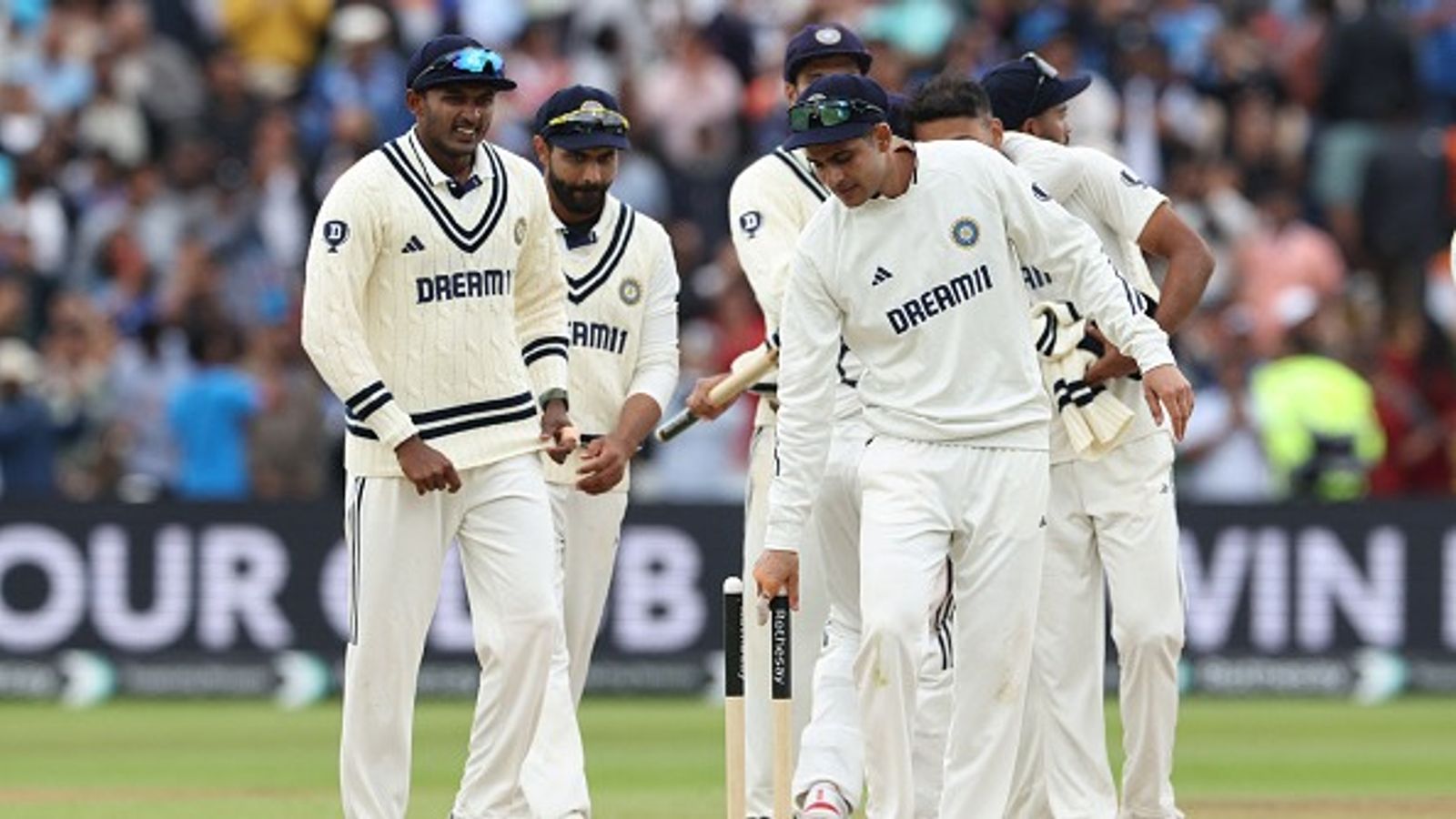 भारत से मिली हार के बाद भी बेन स्टोक्स का नहीं टूटा घमंड, मैच के बाद बोले- हमारे लिए टीम इंडिया के गेंदबाज... भारत से मिली हार के बाद भी बेन स्टोक्स का नहीं टूटा घमंड, मैच के बाद बोले- हमारे लिए टीम इंडिया के गेंदबाज...