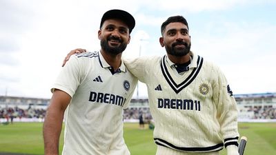 आकाश दीप के 10 विकेट हॉल के पीछे क्या सिराज का हाथ? पुजारा के सामने बीच इंटरव्यू में कूदकर कहा - तूने बताया नहीं कि मैंने... Akash Deep and Mohammed Siraj of India