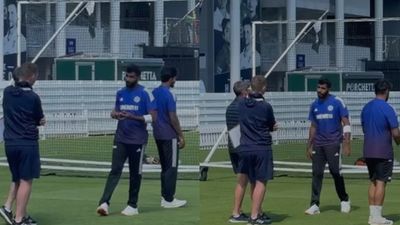 लॉर्ड्स टेस्ट से ठीक पहले जसप्रीत बुमराह ने इंग्लैंड की पिच का बनाया मजाक, बोले- लीड्स तो कानपुर था और बर्मिंघम नागपुर जैसा Jasprit Bumrah hit the nets to gear up for the 3rd Test against England