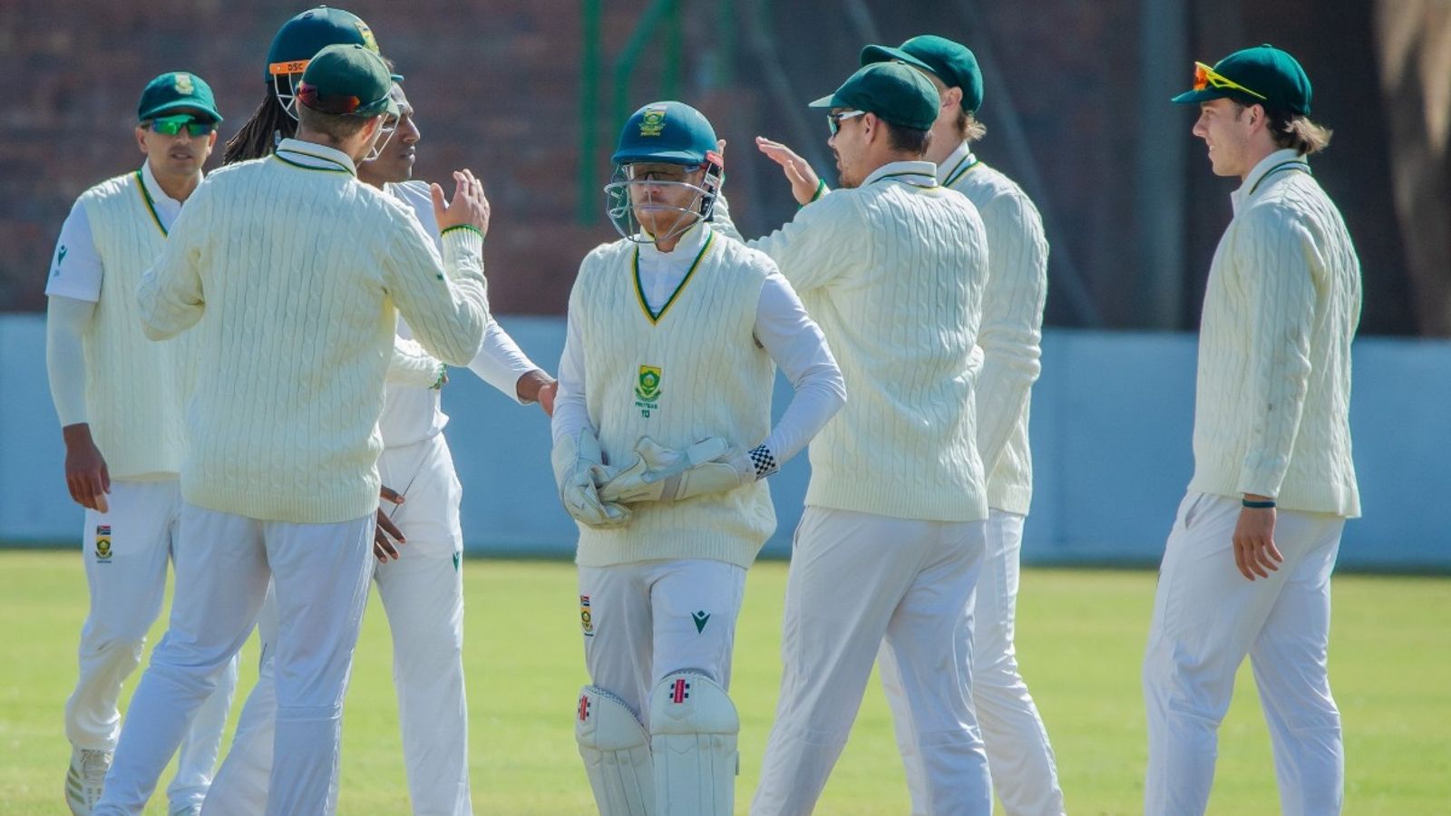 ZIM vs SA: वर्ल्ड चैंपियन साउथ अफ्रीका ने तीन दिन के अंदर जिम्बाब्वे को दी 20 साल की सबसे बड़ी हार, पारी और 236 रन से धूल चटा 2-0 से जीती सीरीज ZIM vs SA: वर्ल्ड चैंपियन साउथ अफ्रीका ने तीन दिन के अंदर जिम्बाब्वे को दी 20 साल की सबसे बड़ी हार, पारी और 236 रन से धूल चटा 2-0 से जीती सीरीज