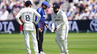 बड़ी खबर: ऋषभ पंत की चोट से टेंशन में टीम इंडिया, दूसरे दिन नहीं करेंगे विकेटकीपिंग, इस खिलाड़ी ने किया रिप्लेस SportsTak Hindi