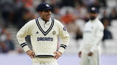 इंग्लैंड में ड्यूक्स गेंद की शेप बिगड़ने के चलते टीम इंडिया को हुआ नुकसान तो संजय मांजरेकर ने दिया करारा जवाब, कहा - मैं शुभमन गिल को... SportsTak Hindi