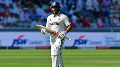 IND vs ENG : करुण नायर का 8 साल बाद भी टीम इंडिया में वापसी पर नहीं गरजा बल्ला, अनिल कुंबले ने कहा - एक सॉलिड सीरीज... India's Karun Nair walks back to the pavilion