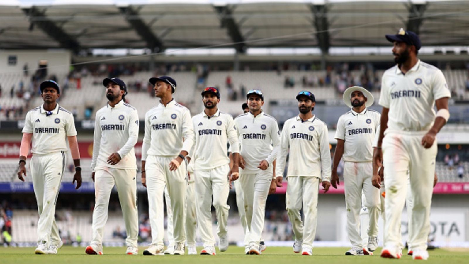 IND vs ENG: भारतीय बल्लेबाजों की धमाचौकड़ी के आगे 50 बरस पुराना वर्ल्ड रिकॉर्ड ध्वस्त, 5 पारियों में ही रच दिया इतिहास IND vs ENG: भारतीय बल्लेबाजों की धमाचौकड़ी के आगे 50 बरस पुराना वर्ल्ड रिकॉर्ड ध्वस्त, 5 पारियों में ही रच दिया इतिहास