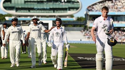 IND vs ENG: भारत ने 2 रन में 3 विकेट गंवाए, फिसला बढ़त का मौका, 10 साल बाद पहली पारी में दोनों टीमें रही बराबर, इंग्लैंड 2 रन से आगे SportsTak Hindi