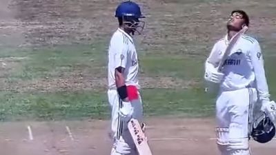 टीम इंडिया ने इंग्लैंड के खिलाफ एक दिन में ठोके 450 रन, सूर्यवंशी के साथियों का तूफान, धोनी के चेले का शतक, अंग्रेज बॉलर्स के छूटे पसीने SportsTak Hindi