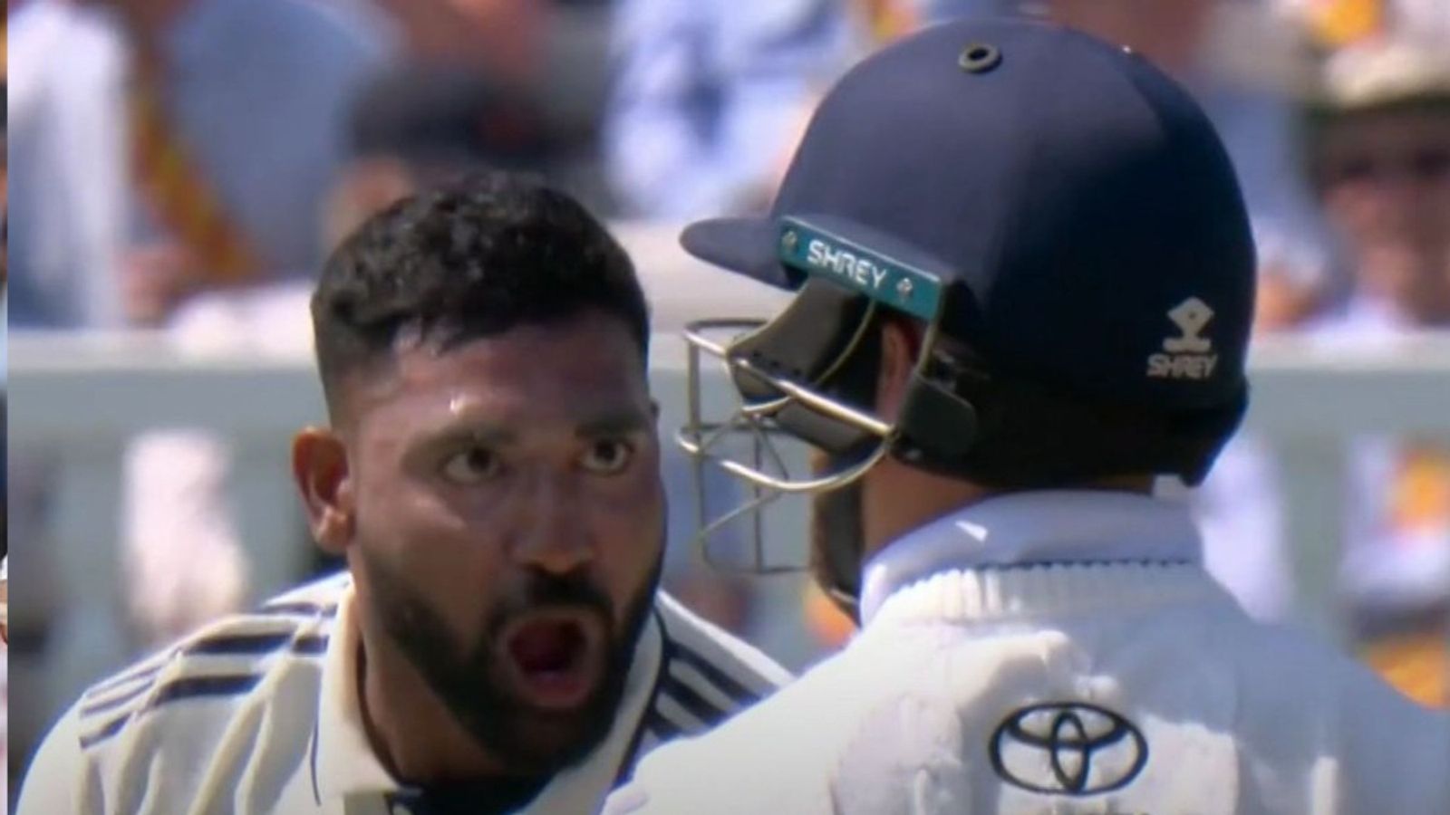 बेन डकेट का विकेट लेने के बाद गुस्से से तिलमिलाए सिराज, टकराए कंधे और चेहरे पर घूरते हुए मनाया जश्न, ICC दे सकती है सजा, जानें पूरा मामला बेन डकेट का विकेट लेने के बाद गुस्से से तिलमिलाए सिराज, टकराए कंधे और चेहरे पर घूरते हुए मनाया जश्न, ICC दे सकती है सजा, जानें पूरा मामला