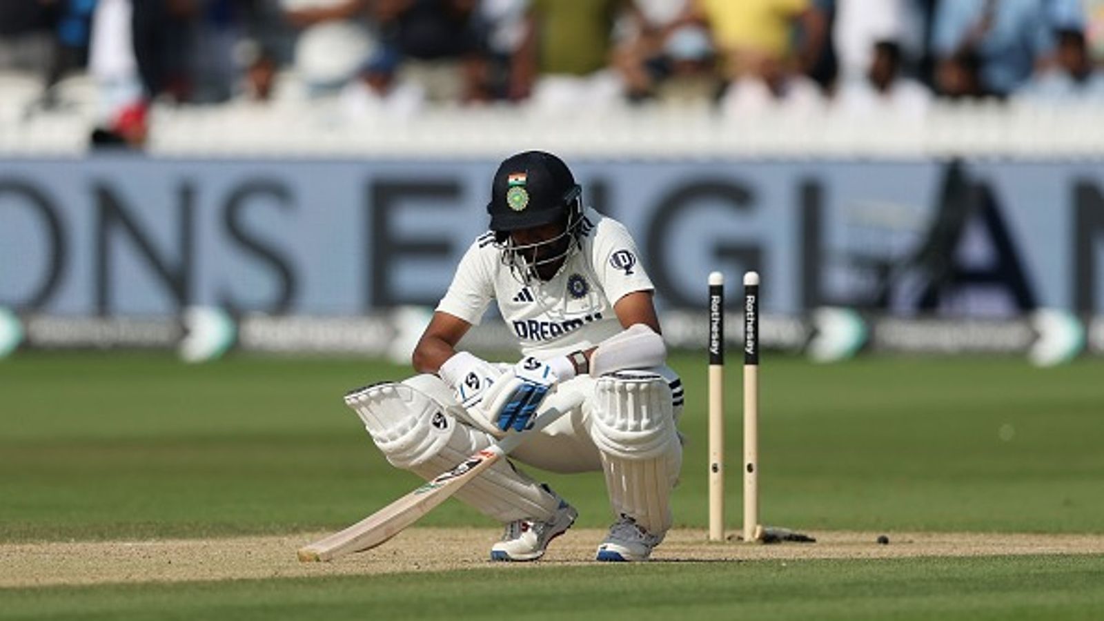 IND vs ENG: मोहम्मद सिराज बदकिस्मत तरीके से हुए बोल्ड, लाचार नज़रों से देखते रहे और गिर गई गिल्ली, देखिए भारत का दिल तोड़ने वाला Video  IND vs ENG: मोहम्मद सिराज बदकिस्मत तरीके से हुए बोल्ड, लाचार नज़रों से देखते रहे और गिर गई गिल्ली, देखिए भारत का दिल तोड़ने वाला Video